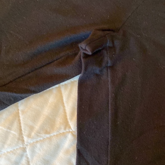 Two pairs Hue leggings. One Black and One Charcoal. Medium. - Picture 5 of 8